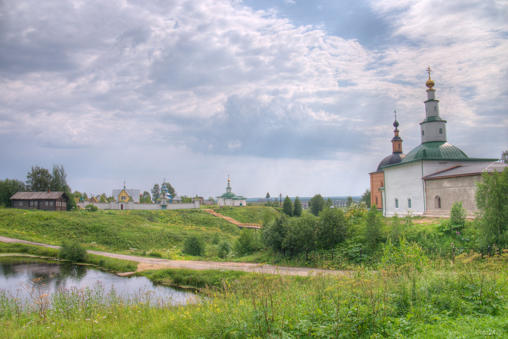 Село республика. Михайло-Архангельский монастырь Усть-Вымь. Усть Вымь Республика Коми. Церковь Стефана Пермского Усть Вымь. Село Усть Вымь мужской монастырь.