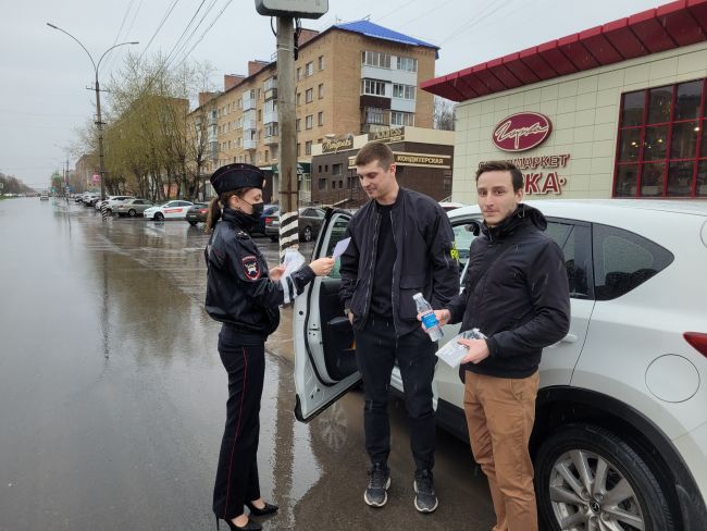 Госавтоинспекторы и сотрудники компании «Filtrovich» провели акцию «За руль – только трезвым» 