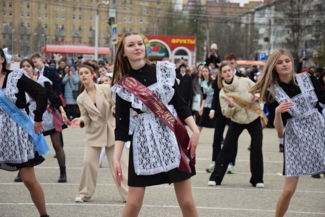 В Ухте после двухлетнего перерыва состоялось долгожданное праздничное шествие выпускников