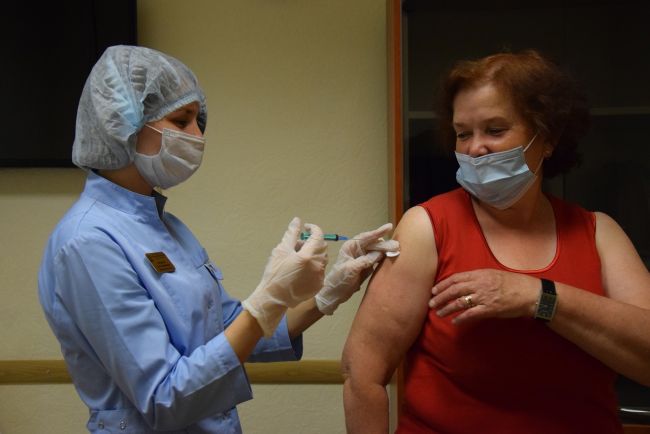 Ухта сотрудники администрации  прошли процедуру вакцинации от коронавируса